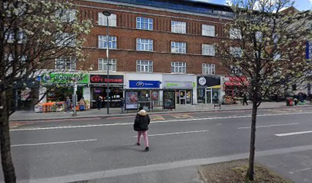 Becmead Avenue (stop NA)