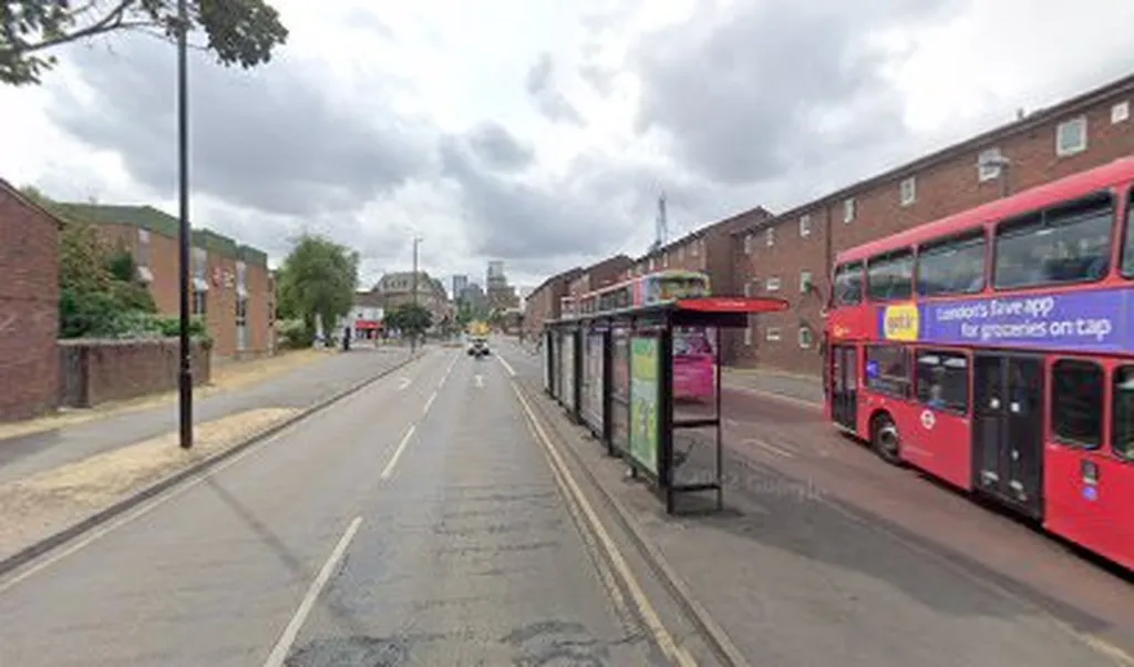 Benhill Avenue (Stop E)