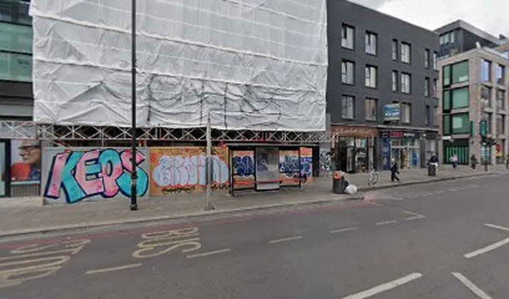Bethnal Green Road (Stop L)