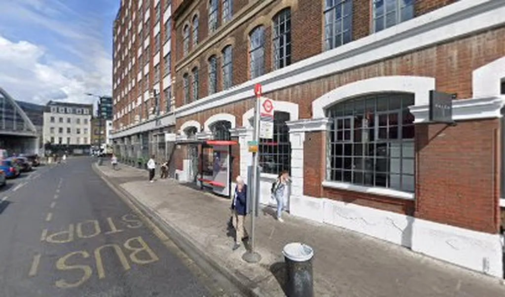 Bethnal Grn Rd Shoreditch High St (Stop J)