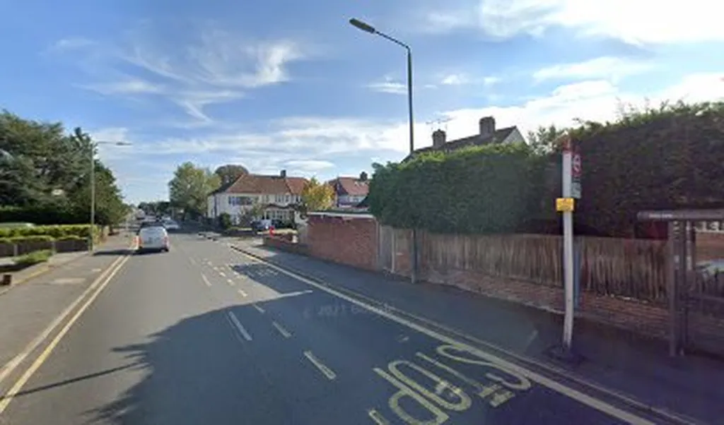 Birchwood Avenue (Stop J)
