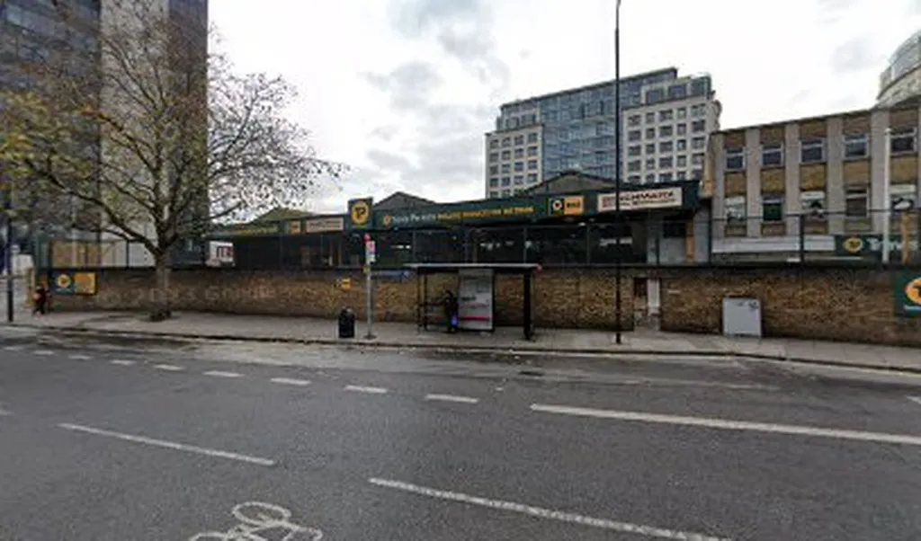 Bishops Bridge Road / Little Venice (Stop S)