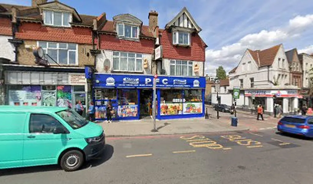 Catford & Catford Bridge Stations (Stop P) 1 Catford & Catford Bridge Stations (Stop P)