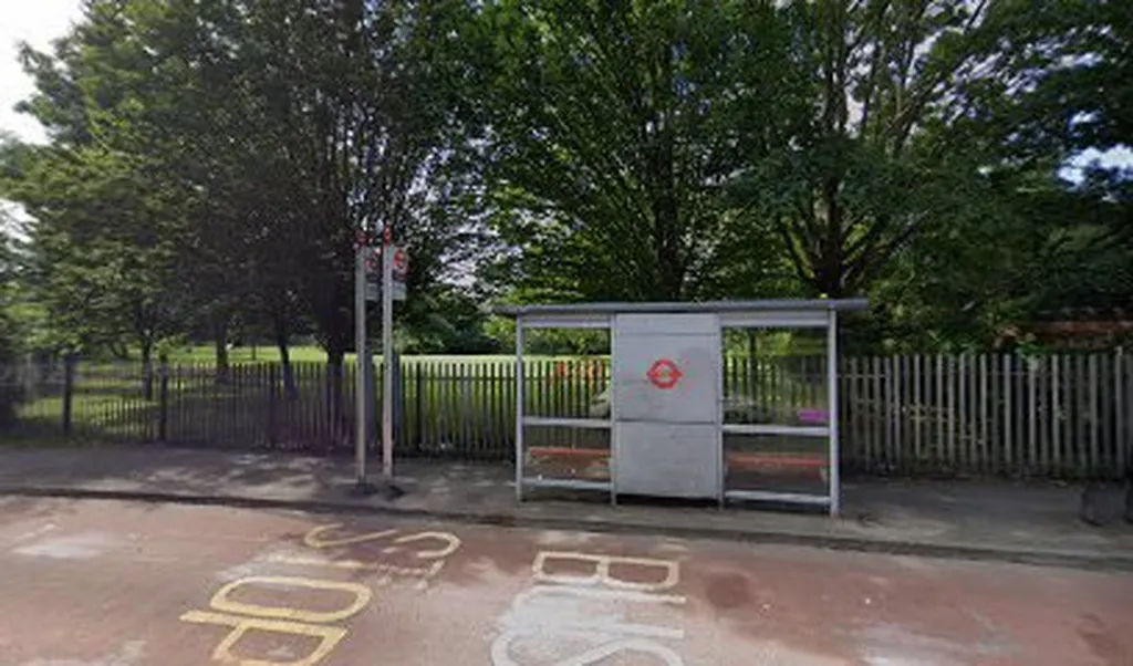 Chigwell Road South Woodford (Stop S)