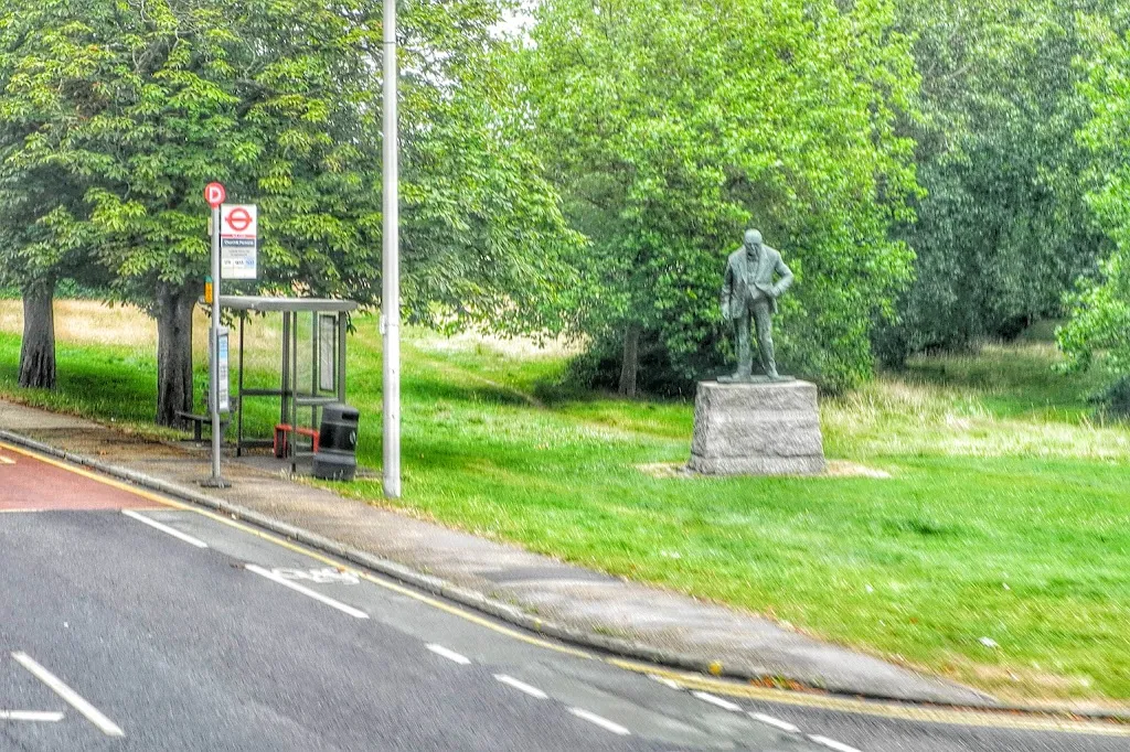 Churchill Memorial (Stop D)