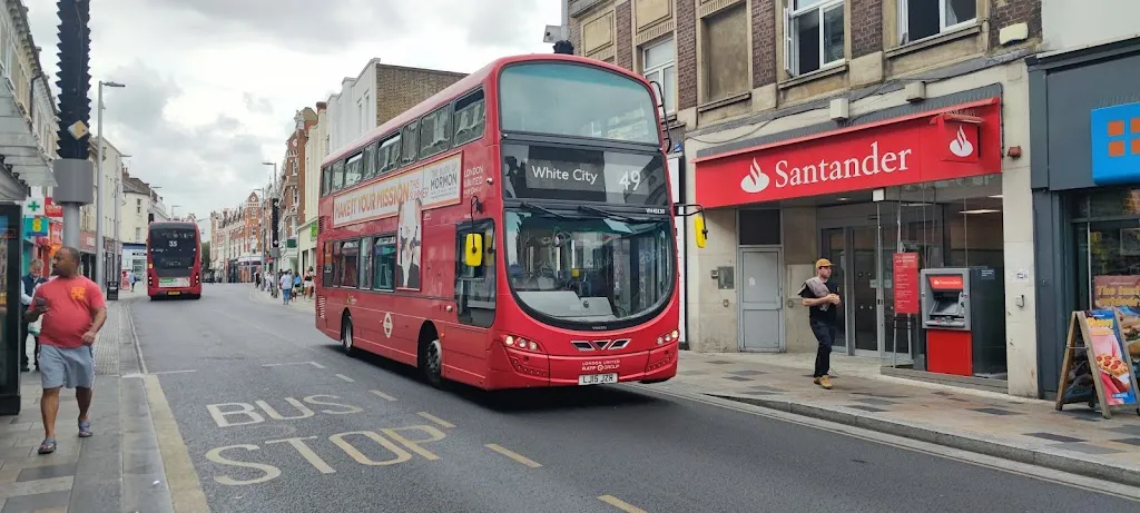 Clapham Junction Station / The Falcon (Stop P)