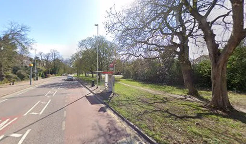 Clarendon Road (Stop W)