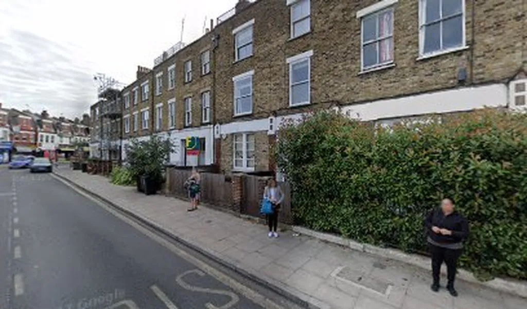 Clissold Crescent (Stop NA)