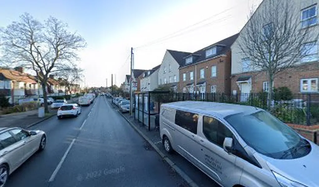 Connaught Avenue (Stop L)