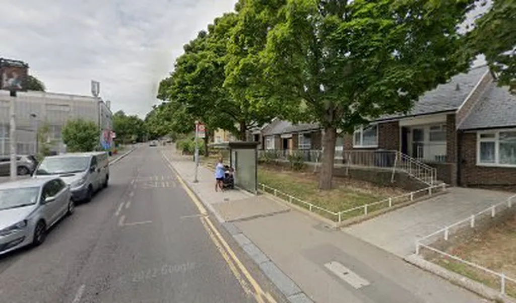 Coombe Road (Stop W)