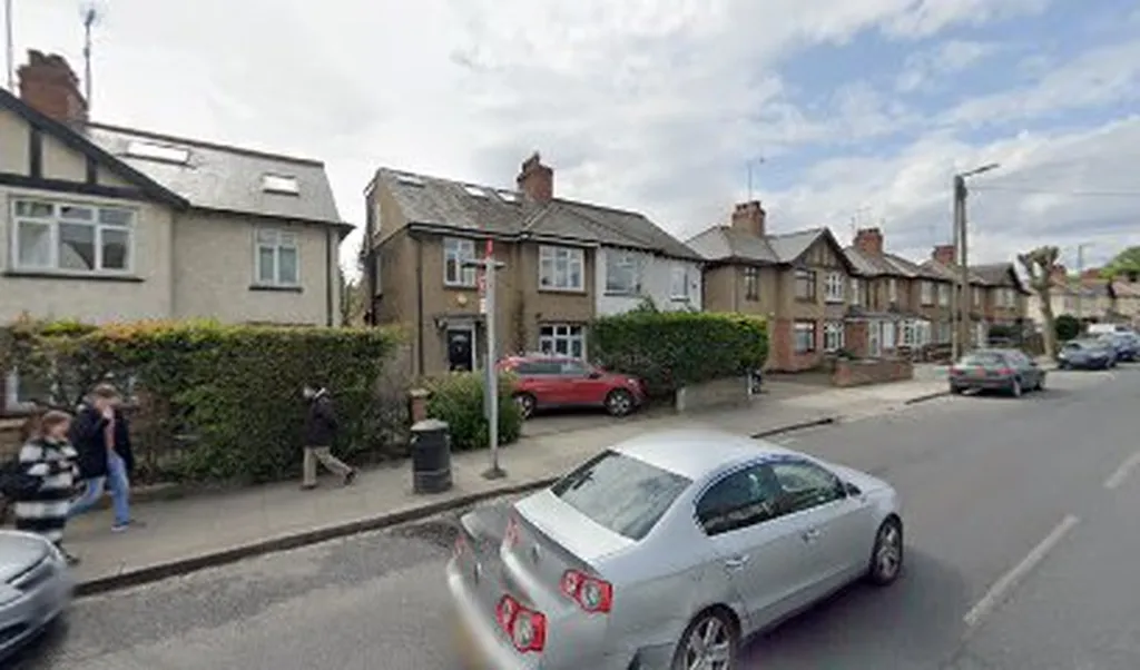Crescent Road (Stop BT)