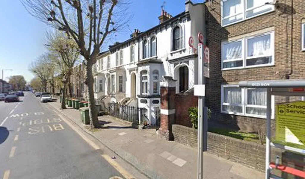 Crescent Road (Stop Q)