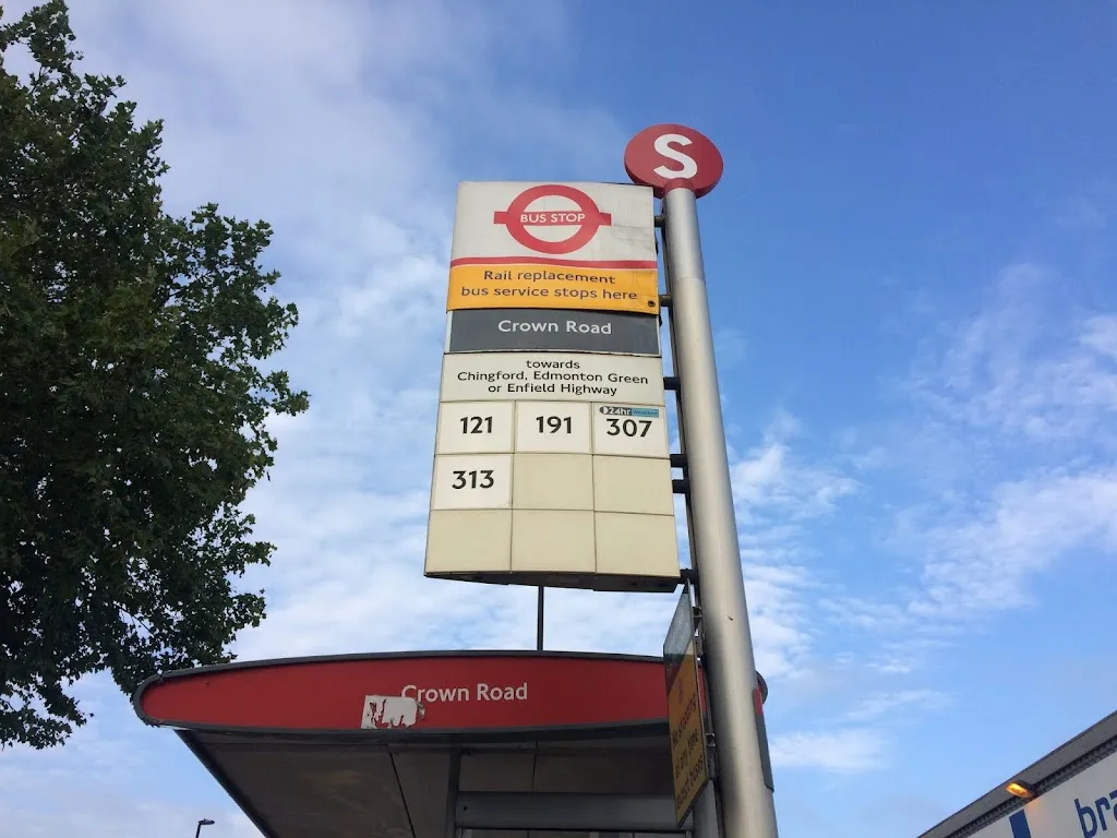 Crown Road / Southbury Station (Stop S)