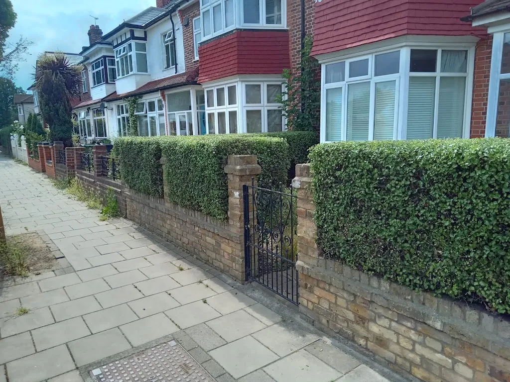 Croydon Road (Stop W)