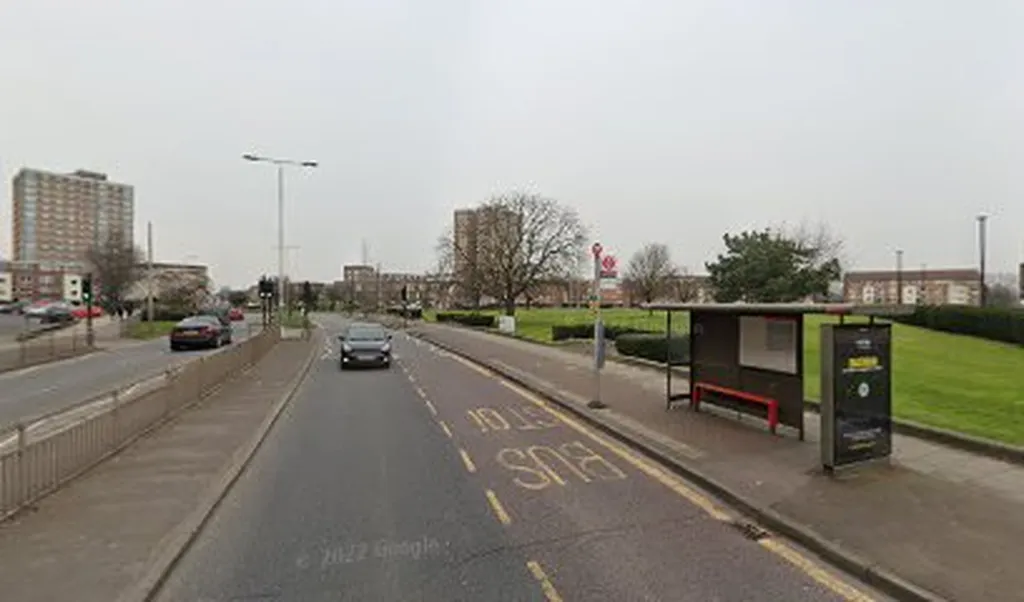 CU London University Rainham Road North (Stop M)