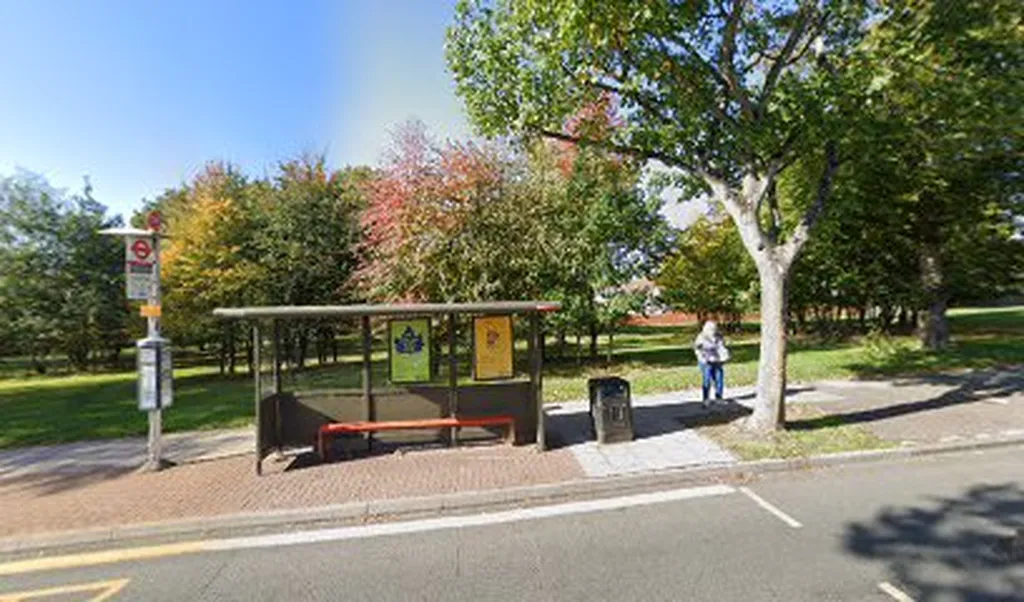 Dagnam Park Square (Stop DJ)