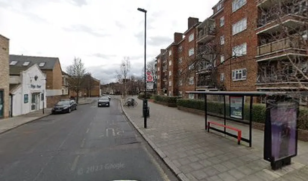 Dalberg Road / Effra Parade (Stop Q)