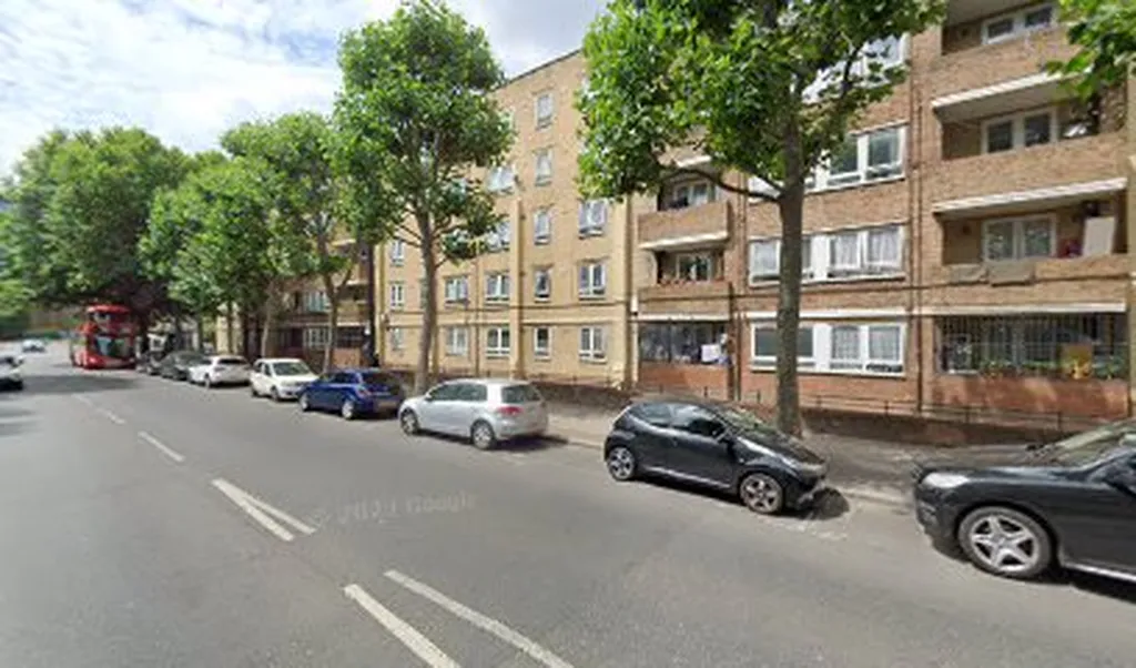 Darling Row (Stop M) 1 Darling Row (Stop M)