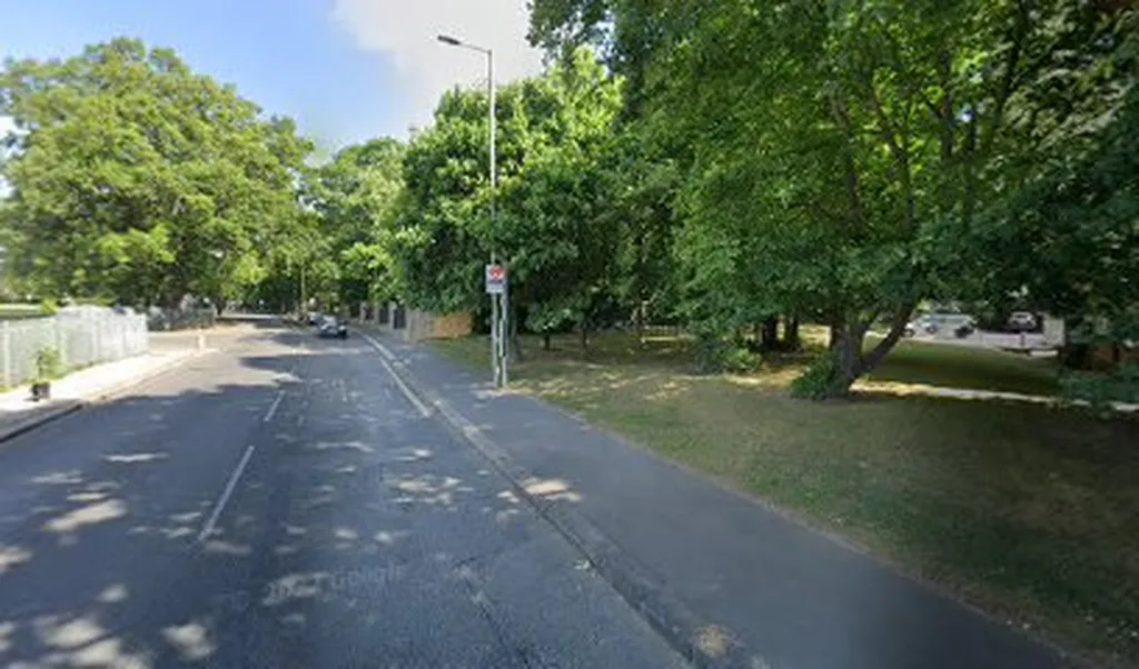 Darwin Close (Stop BZ)