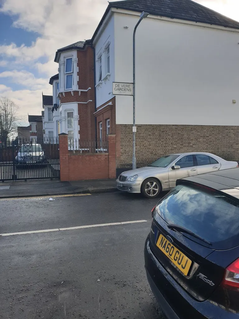 De Vere Gardens (Stop VQ)