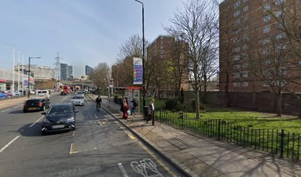 Dersingham Avenue (Stop A)