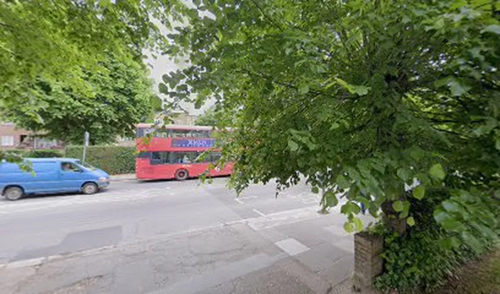 Derwent Crescent (Stop J)