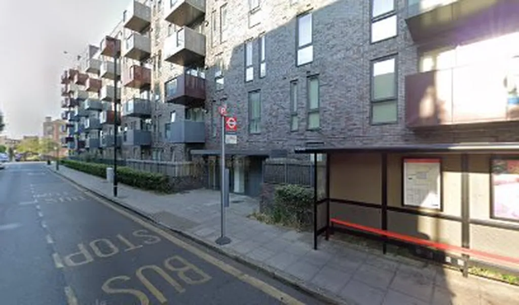 Dongola Road (Stop P) 1 Dongola Road (Stop P)