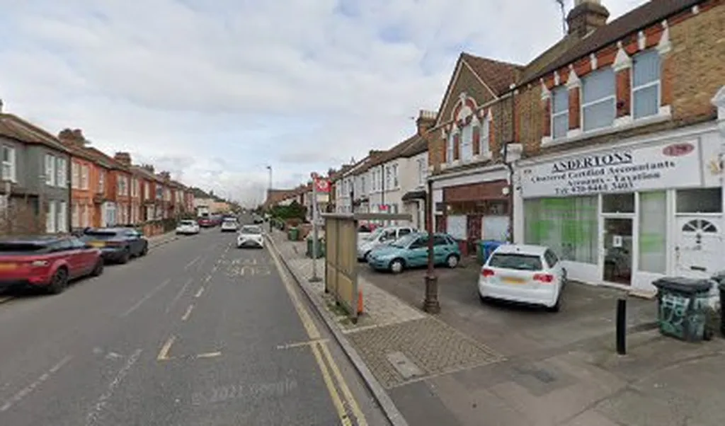 Dowanhill Road (Stop T)
