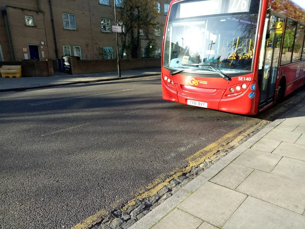 Downs Park Road (Stop B)