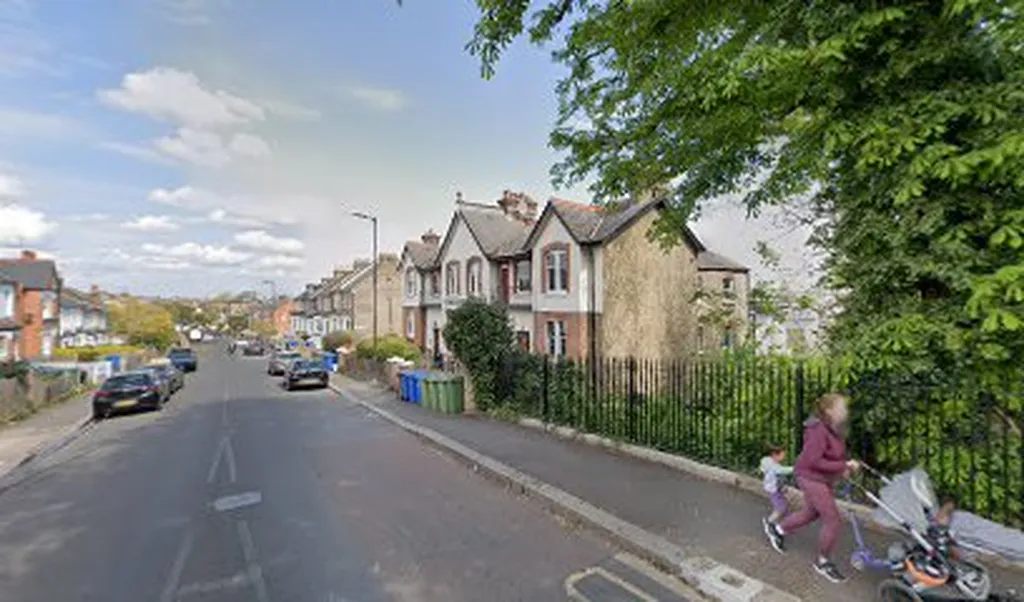 Dunstans Road (Stop C)