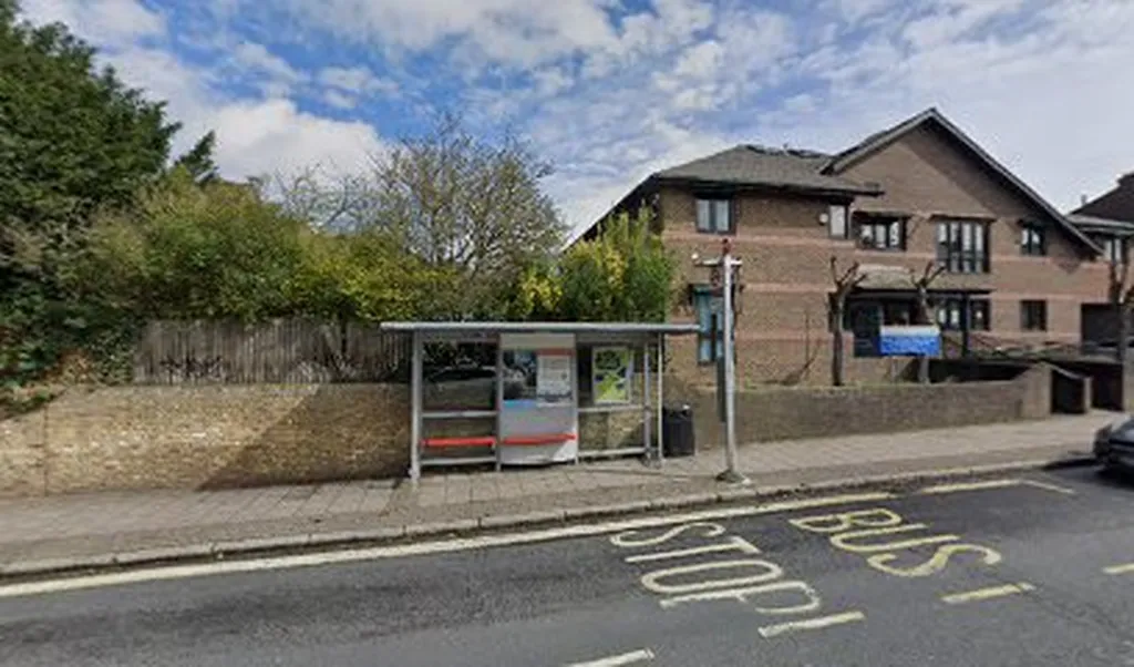 Dunstans Road (Stop WR)