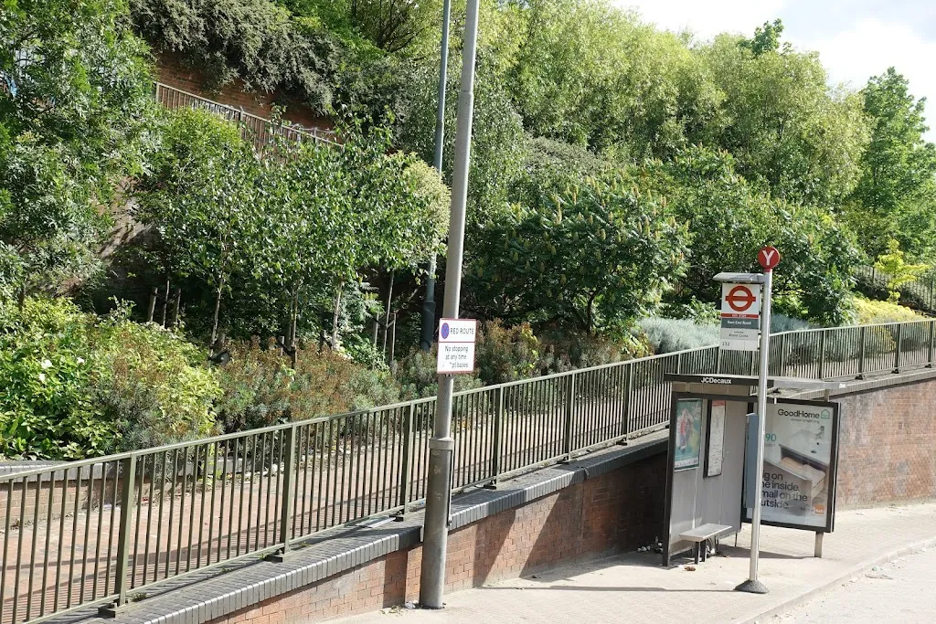 East End Road (Stop Y)