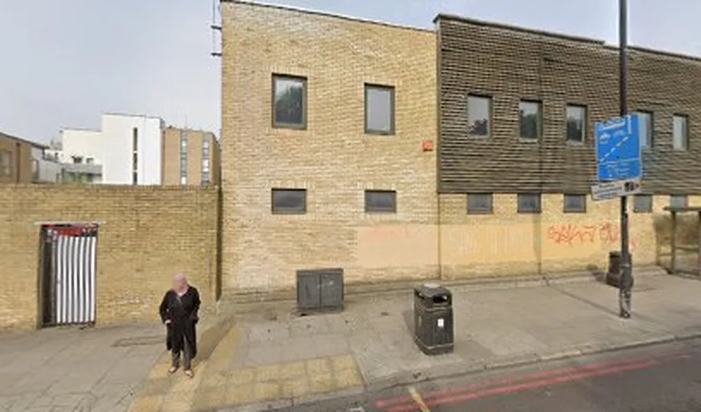 East India Dock Rd Burdett Rd (Stop WO)