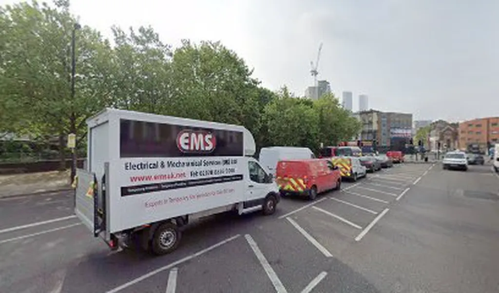 East India Dock Rd Burdett Rd (Stop WR)