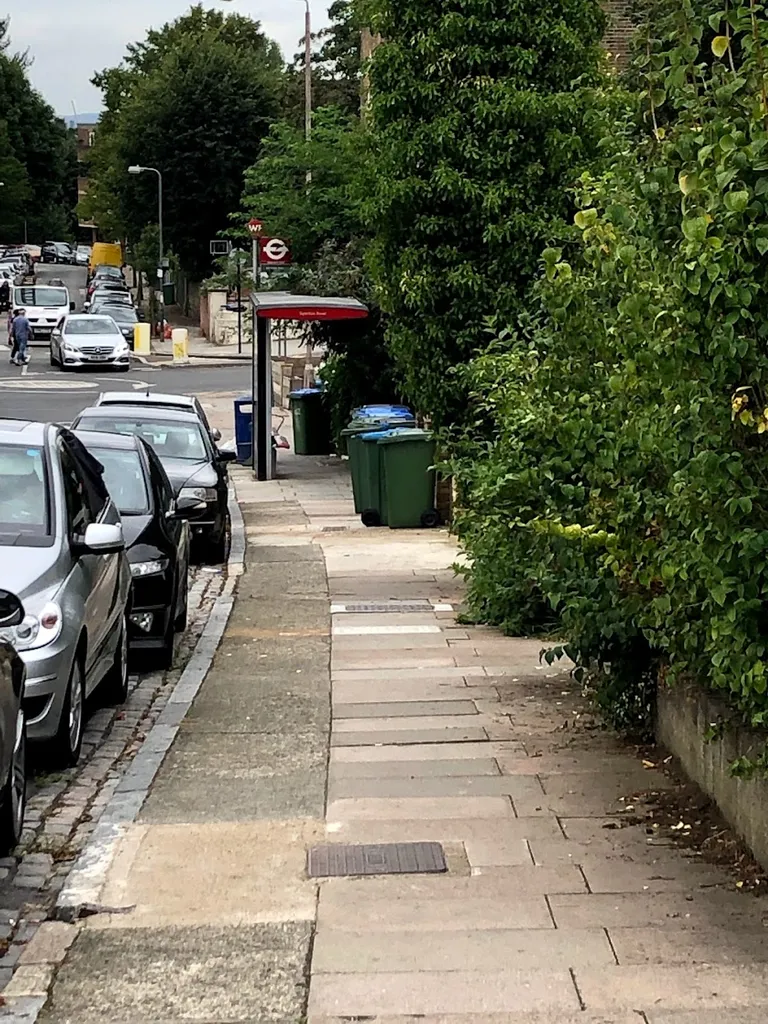 Eglinton Road (Stop WF)
