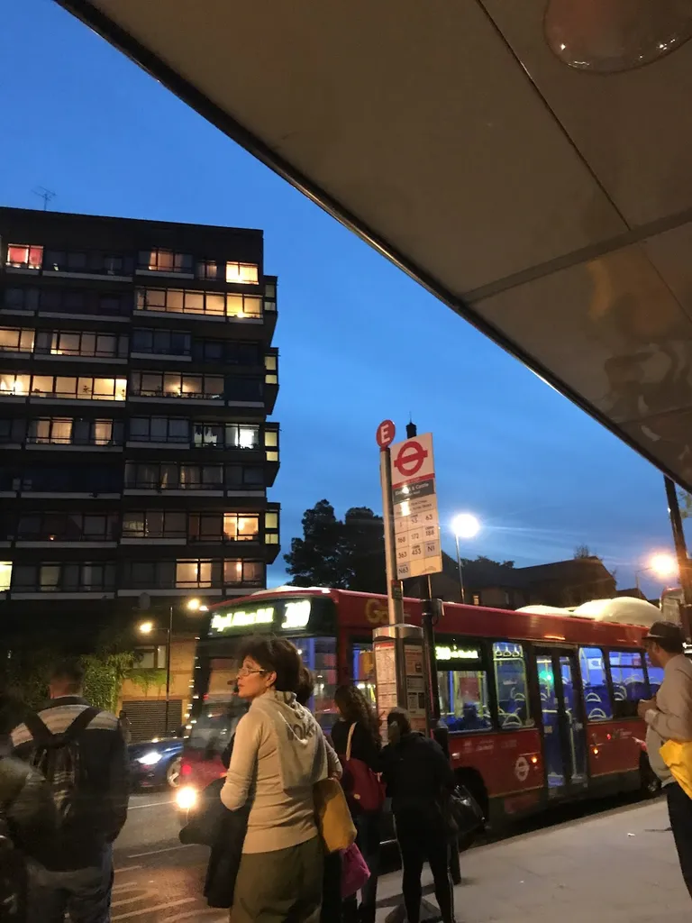 Elephant & Castle / London Road (Stop E)