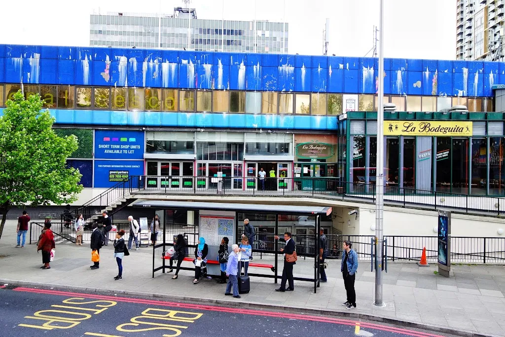 Elephant & Castle Station (Stop R)