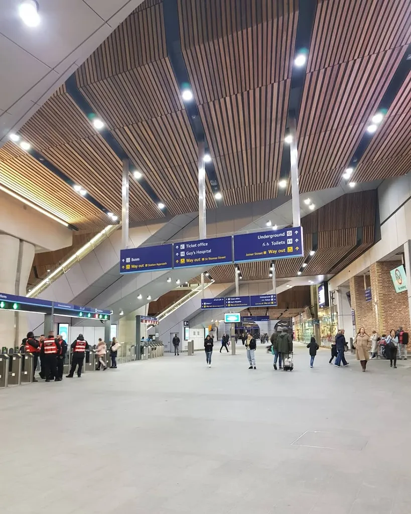 Elm Park (London), Elm Park Station