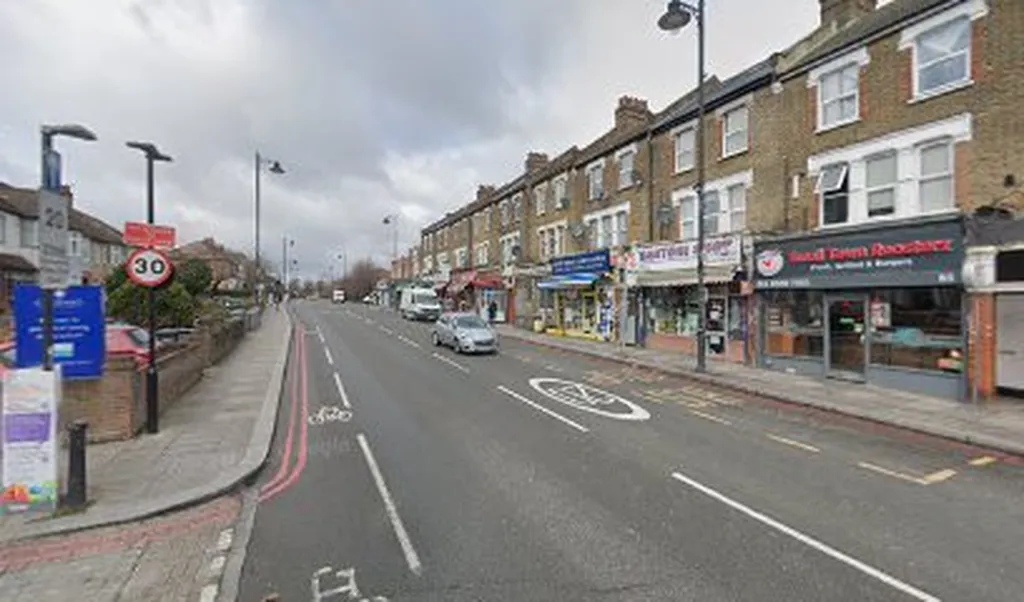 Elmhurst Road (Stop N)