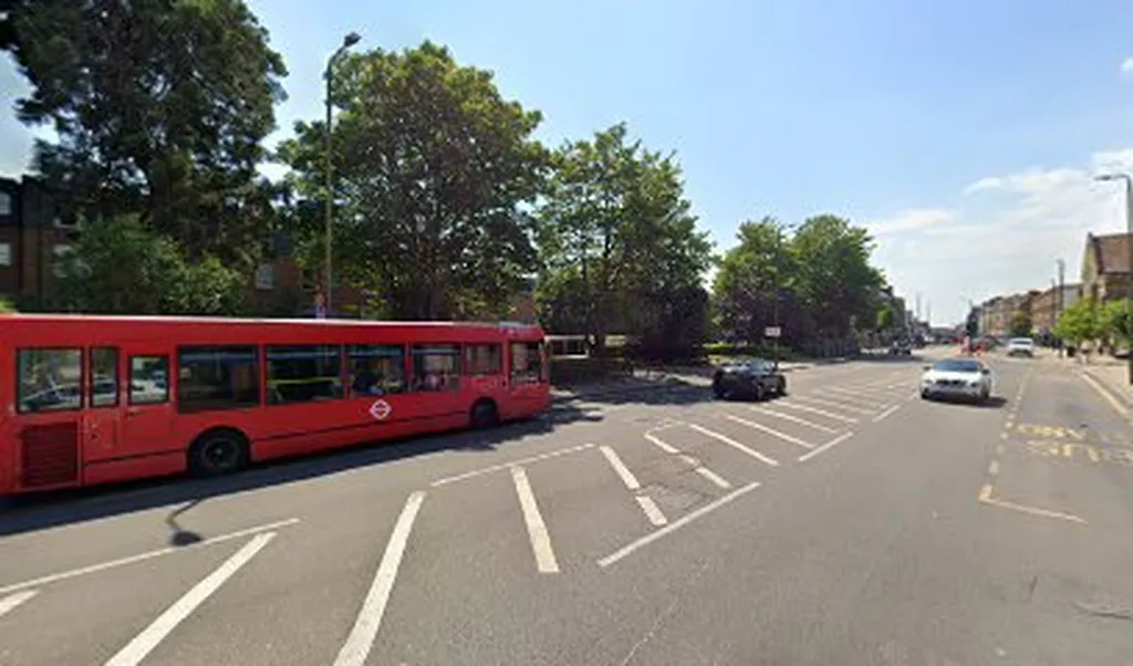 Eltham High Street / Foots Cray Road (Stop T)