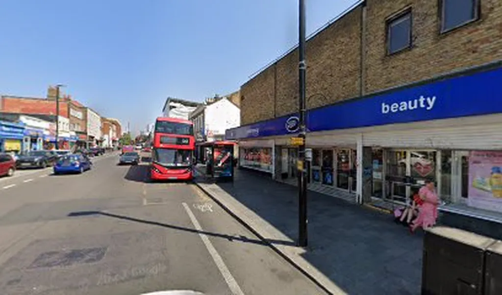 Eltham High Street / Passey Place (Stop M)
