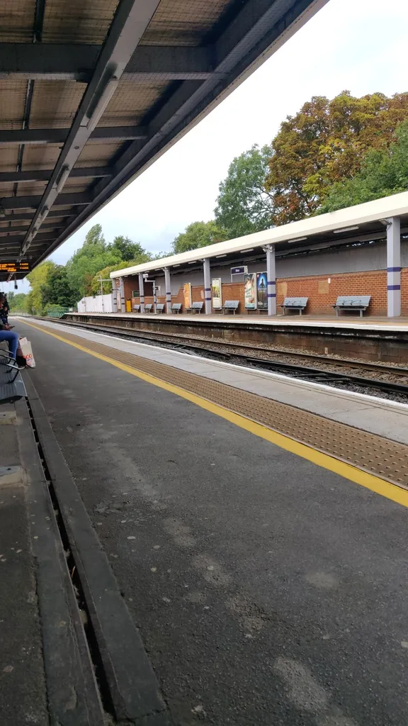 Eltham Station / Sherard Road