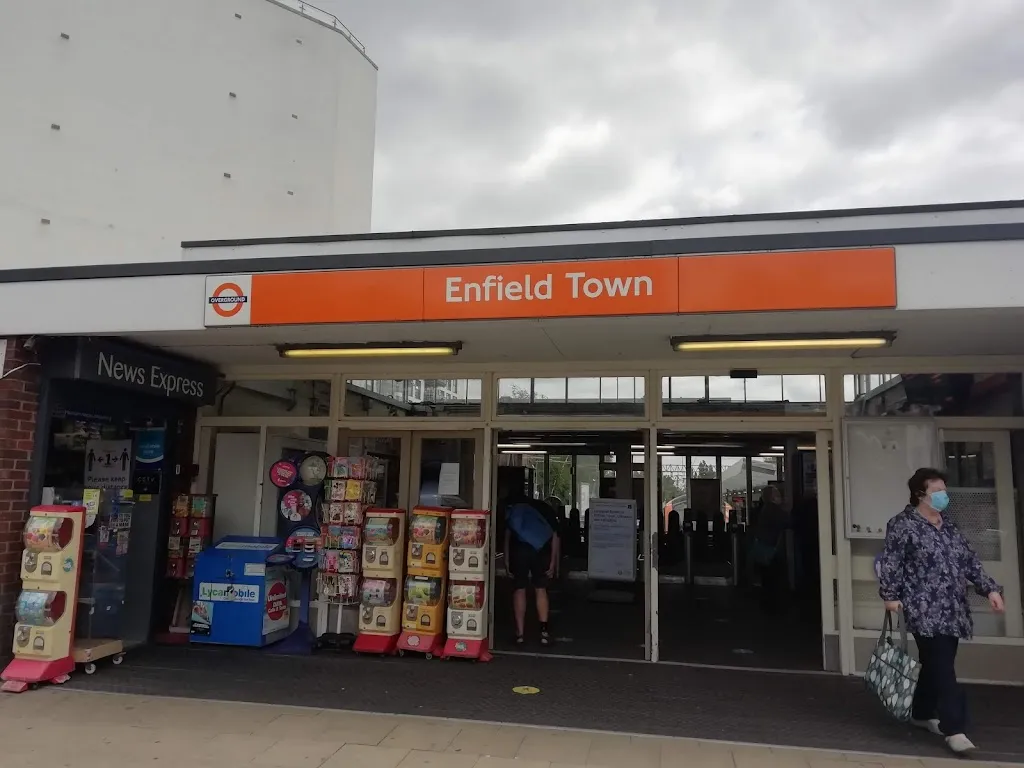 Enfield Town Station (Stop N)
