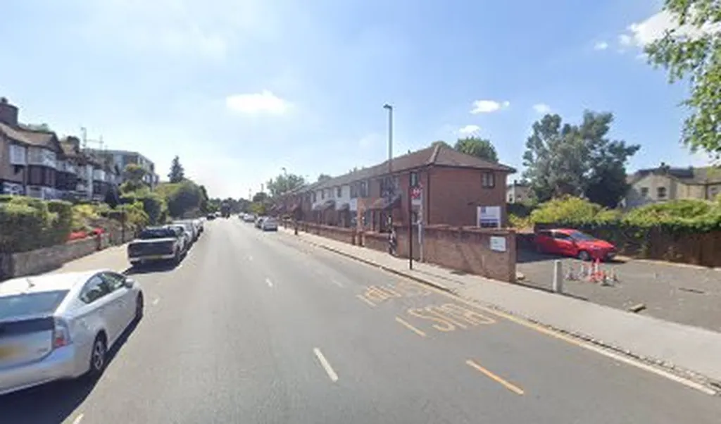 Epsom Road (Stop EW)