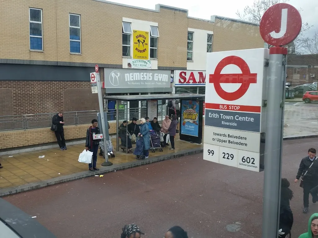 Erith Town Centre / Riverside (Stop H)