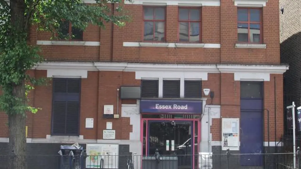 Essex Road Station (Stop EB)