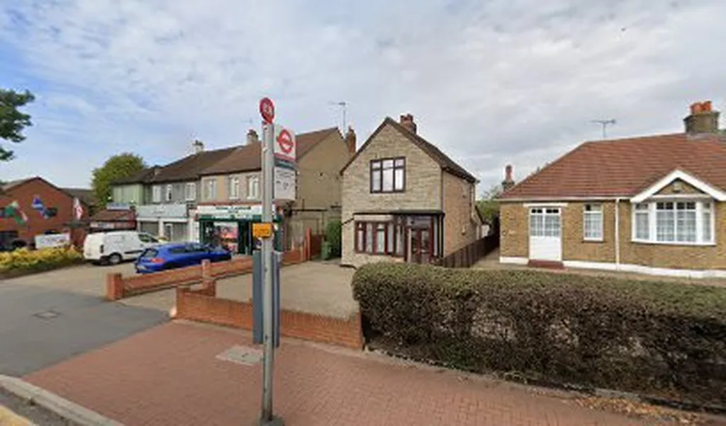 Felstead Road Collier Row (Stop ER)