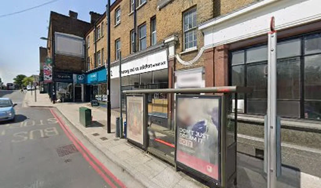Forest Hill Station / Dartmouth Road (Stop E)