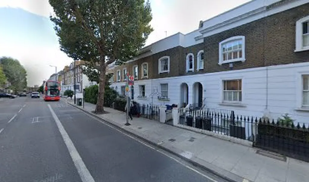 Fulham Town Hall (Stop T)