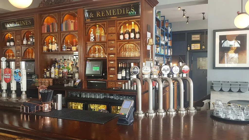 Fuller's Pub & Rooms
